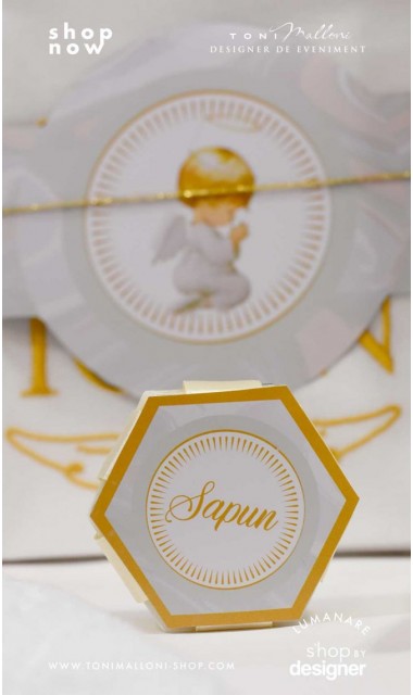 Trusou de botez cu ingeri si broderie personalizata aurie si pattern marble crem mint 2